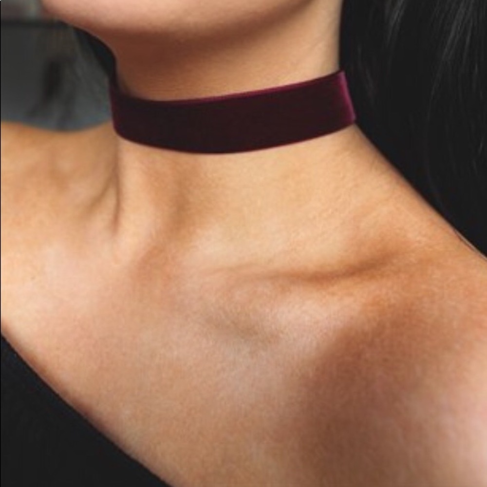 Velvet chocker